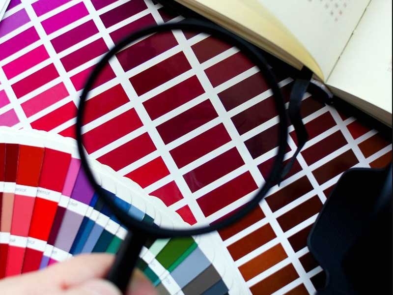 Nên chọn màu sắc và hình ảnhin ấn phù hợp